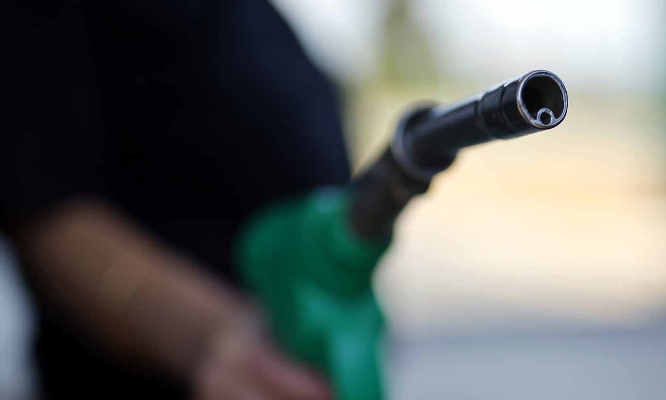 Brent dispara quase 6% com aumento das tensões com os EUA