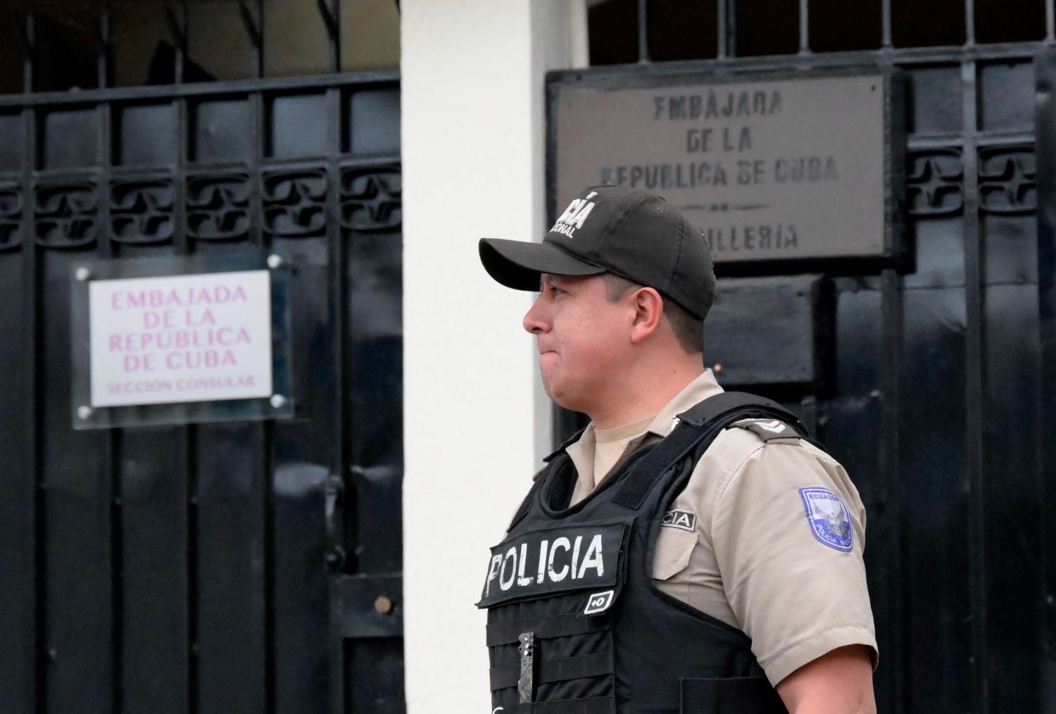 Equador expulsa embaixador cubano e restante missão diplomática