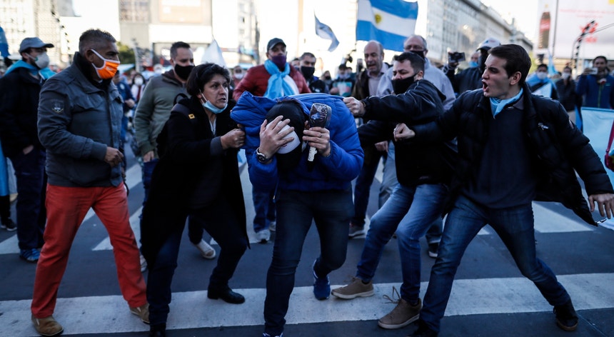 Os argentinos saíram à rua para protestar contra a quarentena e o governo
