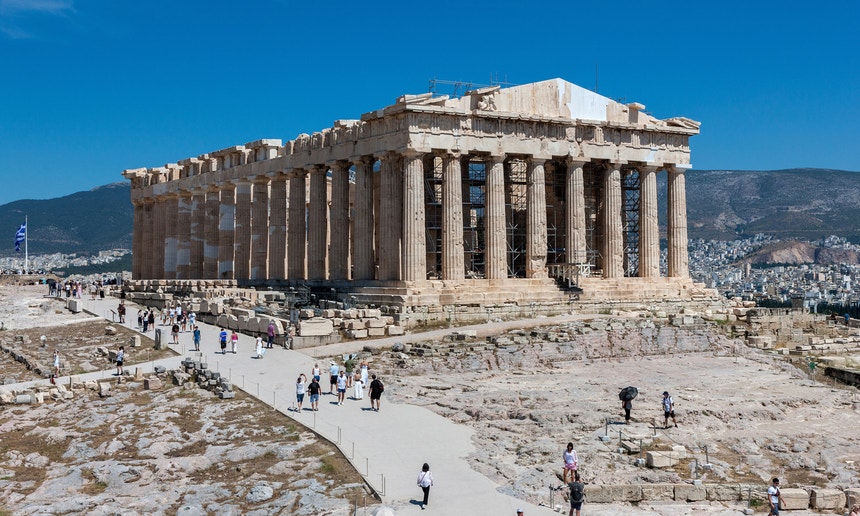 Imagem ilustrativa: Restauro histórico. Acrópole de Atenas revela fachada ocidental do Partenon