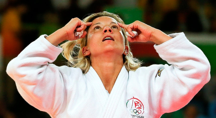 Telma Monteiro foi distinguida pelo Benfica como a "Atleta de Alta Competição" em 2016
