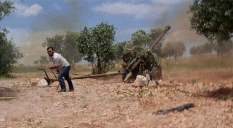 Combatente do Exército Síria Livre dispara contra o Exército sírio em Aleppo a 17 de maio de 2013 Combatente do Exército Síria Livre dispara contra o Exército sírio em Aleppo a 17 de maio de 2013