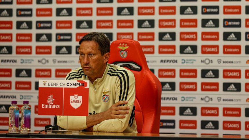 Roger Schimdt quer um Benfica concentrado frente ao Paços
