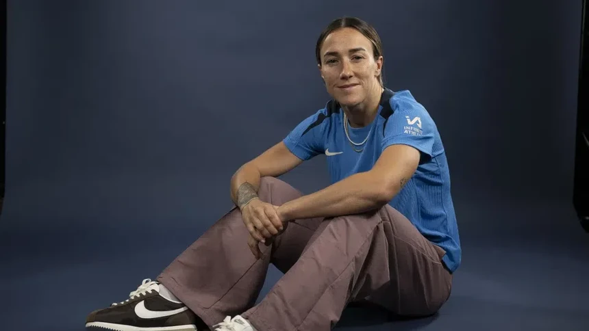 Lucy Bronze vai jogar pelos "blues"
