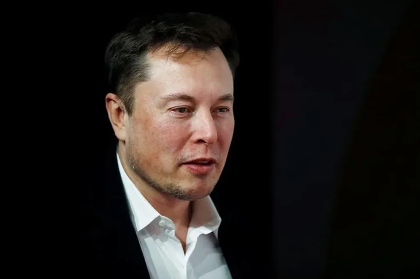 Elon Musk anuncia instalação do primeiro implante cerebral