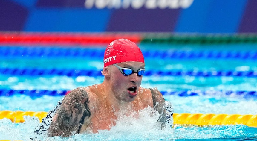 Adam Peaty admitiu não ter condições mentais para participar nos campeonatos de natação da Grã-Bretanha
