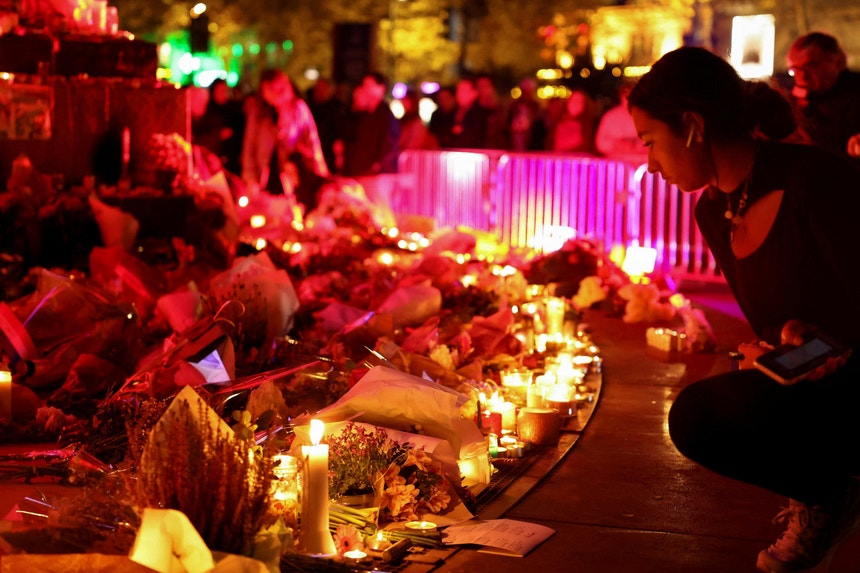 Imagem de Dez anos dos atentados de Paris. Cerimónias na capital francesa homenageiam vítimas