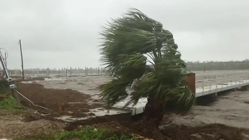 O furacão Debby mostra-se devastador 
