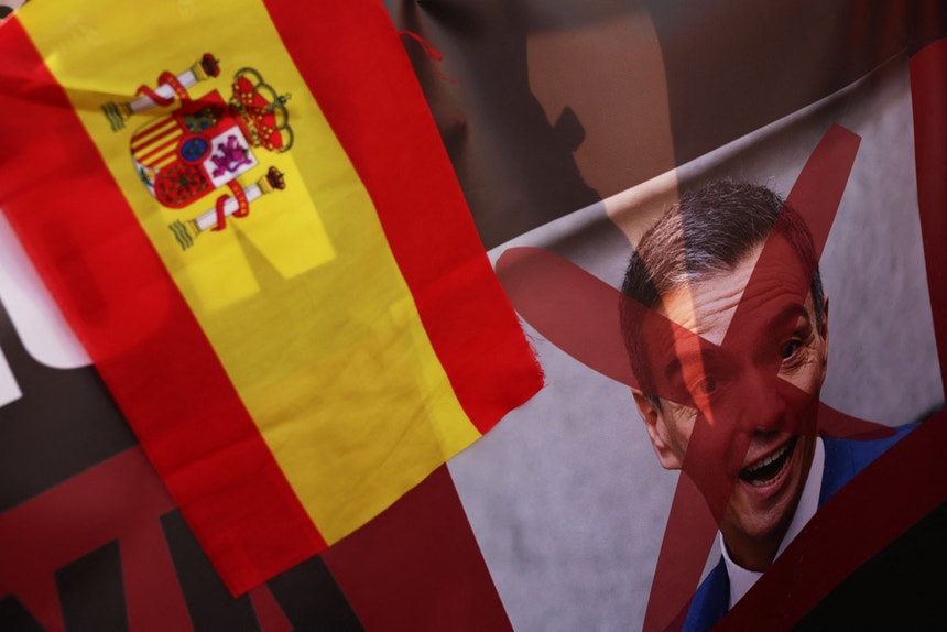 Sob pressão, Sánchez promete trabalhar "em contrarrelógio" para resolver crise na habitação