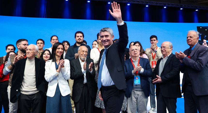 Imagem de Carneiro diz que PS é oposição firme que obriga o governo a governar melhor