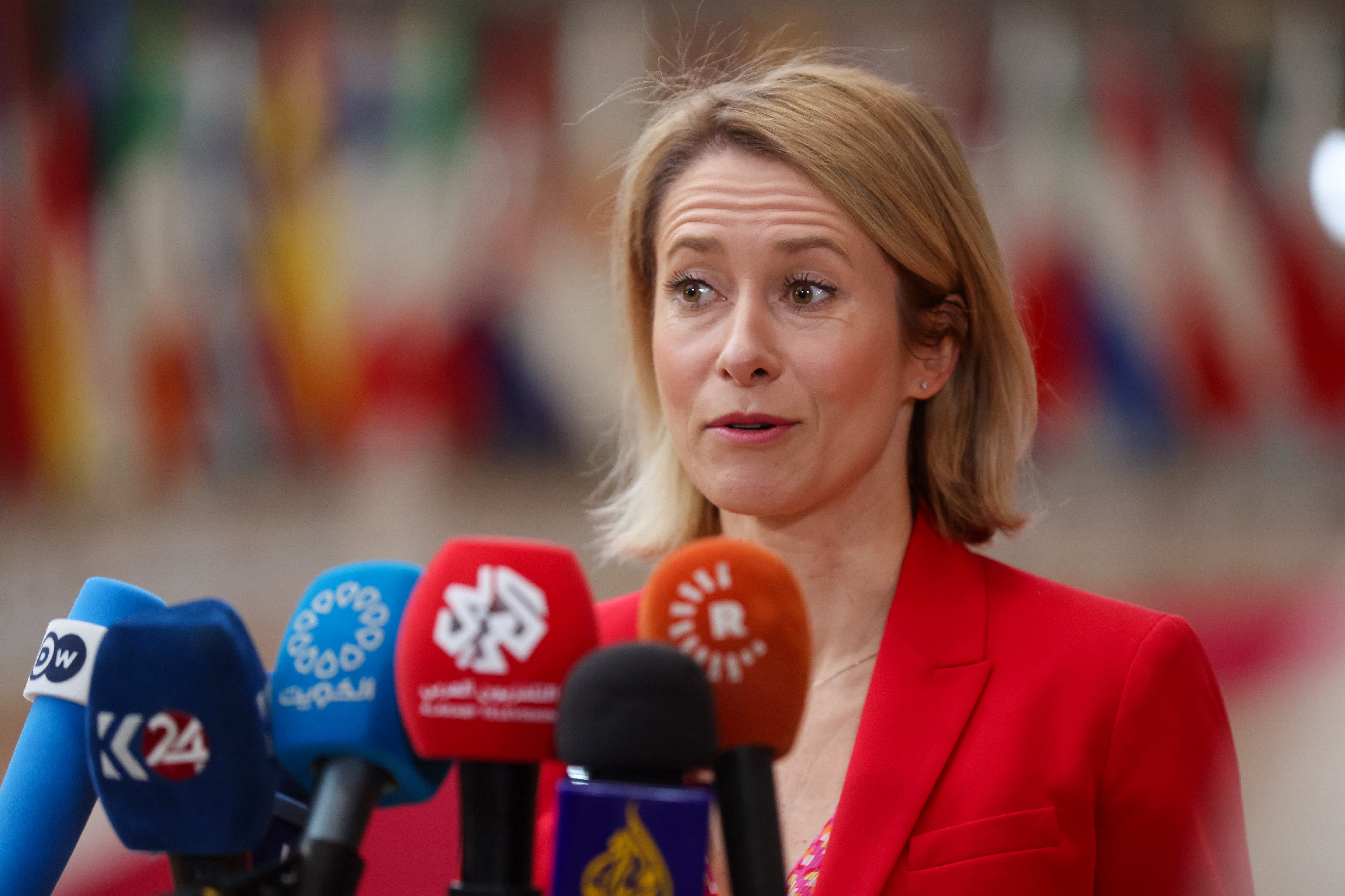 União Europeia quer posição comum antes de diálogo com Moscovo e afasta Schröder como interlocutor