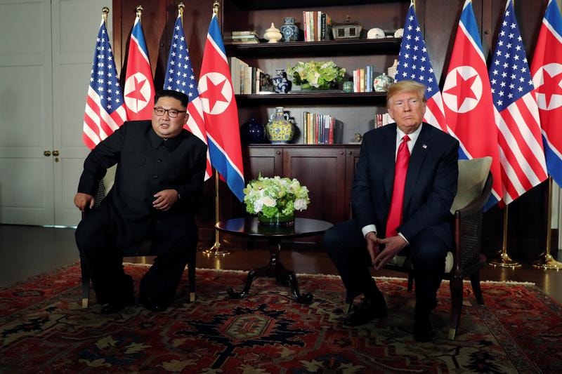 Kim Jong-un e Donald Trump durante a cimeira de Singapura, realizada em junho
