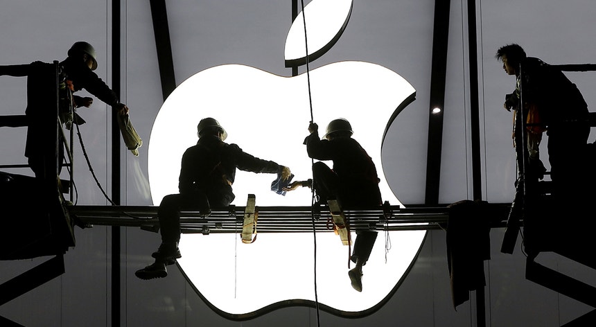 A China Labor Watch apurou que os funcionários da Pegatron, ao serviço da Apple, recebem menos dinheiro do que deveriam
