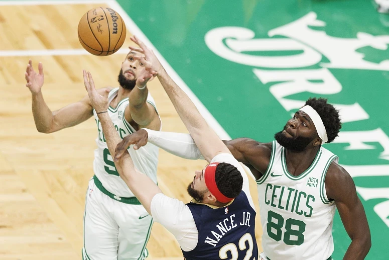 Queta esteve muito ativo no triunfo dos Celtics
