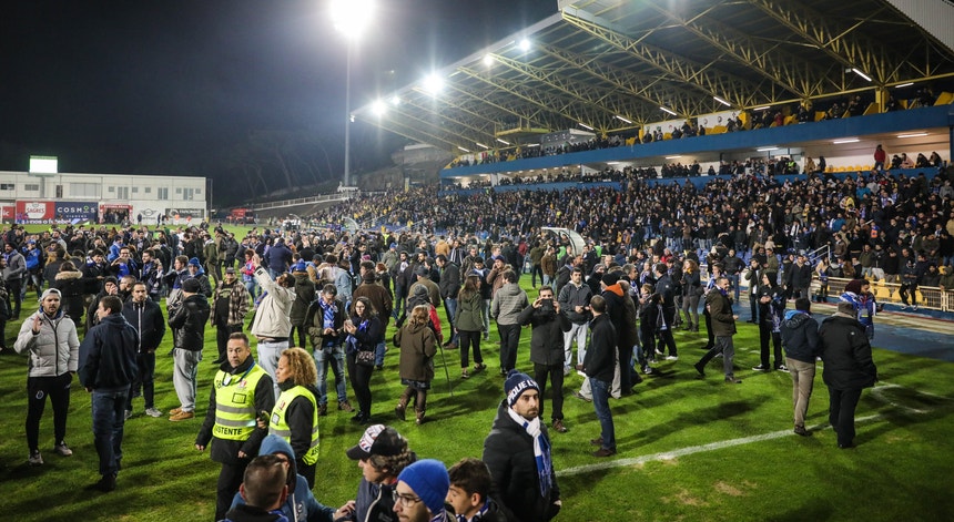 A UEFA já autorizou a conclusão do jogo Estoril-FC Porto a 21 de fevereiro
