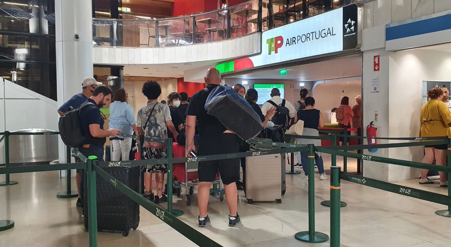 Border control system back in operation at Lisbon airport after suspension