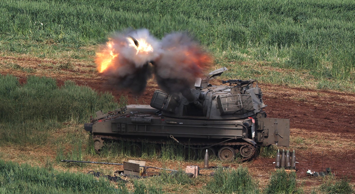 Irão e Israel trocam novos ataques. Envio de dez mil militares em análise no Pentágono