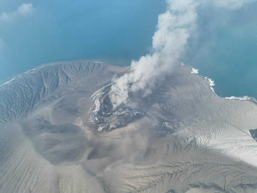Imagem de Erupção vulcânica na Indonésia obriga a suspensão de voos no aeroporto internacional de Jacarta