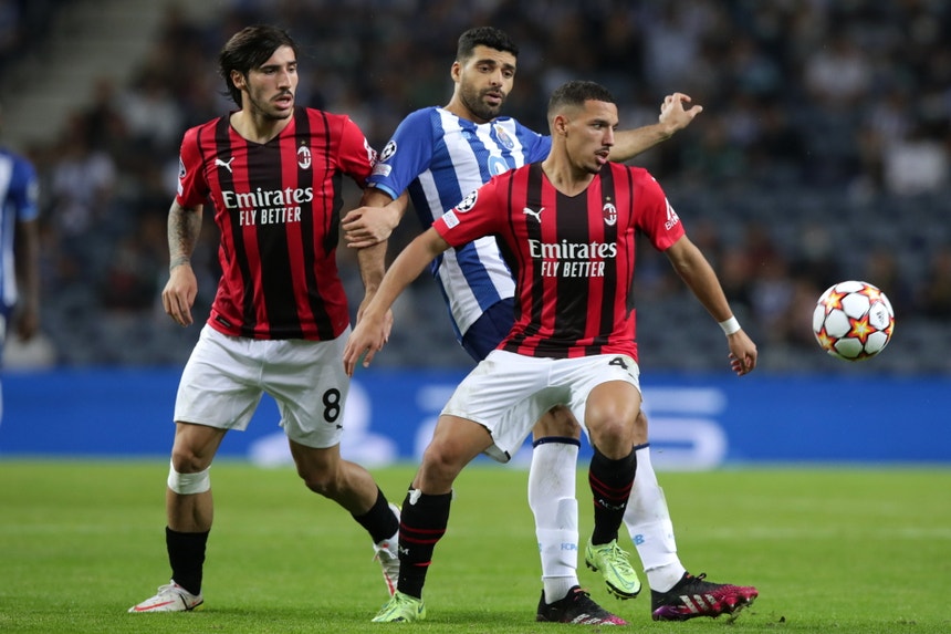 O FC Porto procura, em Milão, uma vitória que lhe abra o caminho para um apuramento para os "oitavos" da liga milionária
