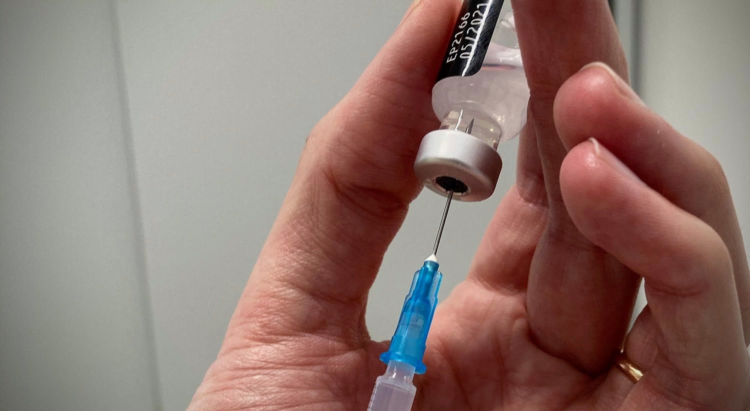Vacinação contra a gripe e a covid-19 arranca hoje