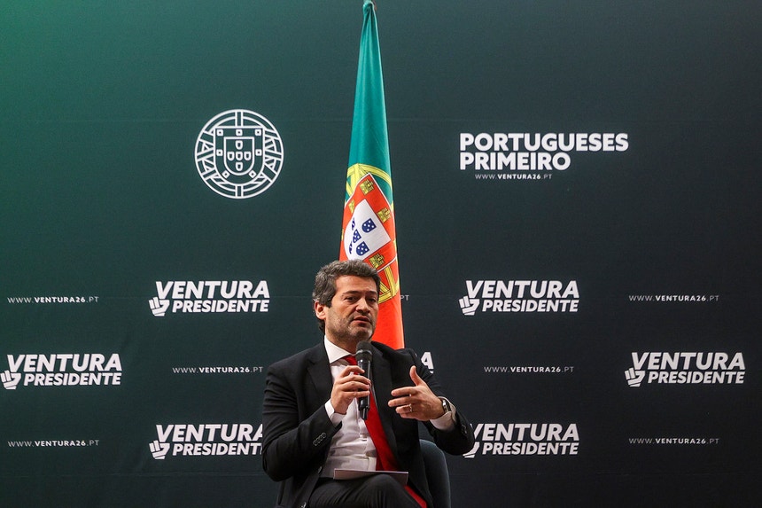 Imagem ilustrativa: "Nós seremos a direita". Candidato Ventura ensaia discurso da oposição