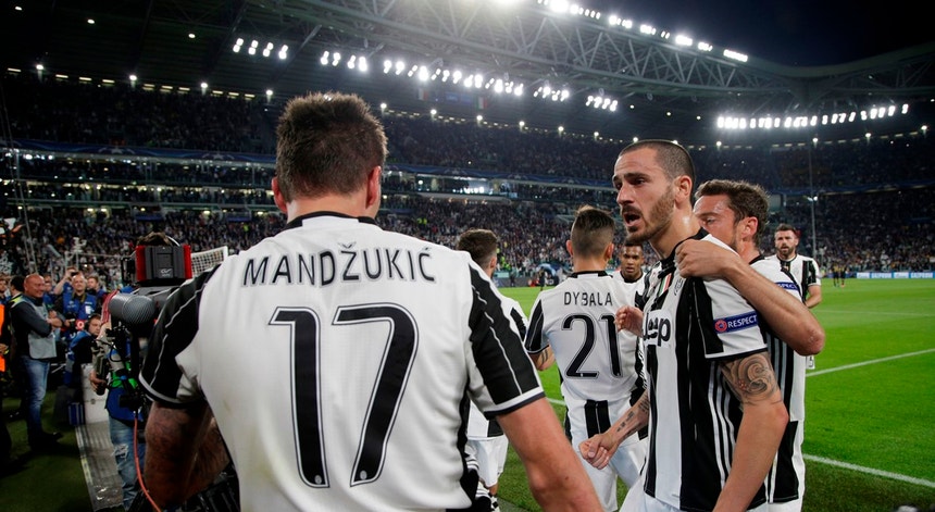 O extremo, de 31 anos, chegou à Juventus em 2015
