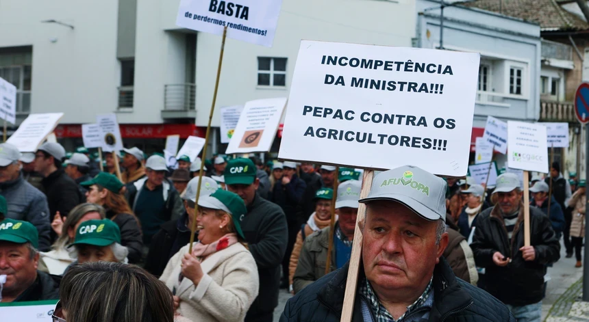 Depois de se terem manifestado noutras cidades do país, agora é a vez dos agricultores saírem à rua em Évora
