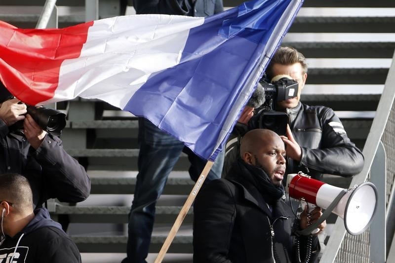 Ibrahima Sally, da Associa&ccedil;&atilde;o Taxis de Fran&ccedil;a, durante a greve de taxistas dia 26 de janeiro, em Paris Foto: Reuters