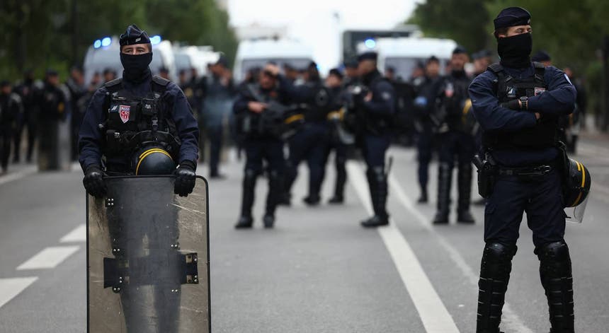 Imagem de Manifestações proibidas no sábado em Marselha e museus fechados em Paris