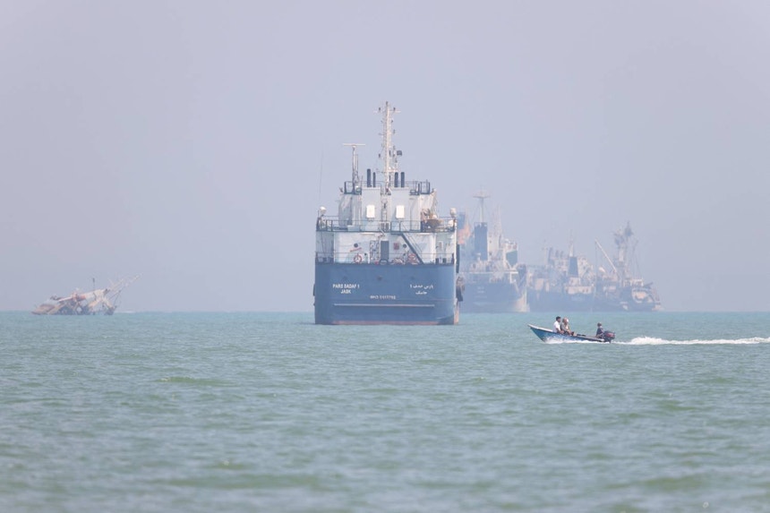 Brent cai 4,6% para 83 dólares. Mundo reage a acordo entre Teerão e Washington