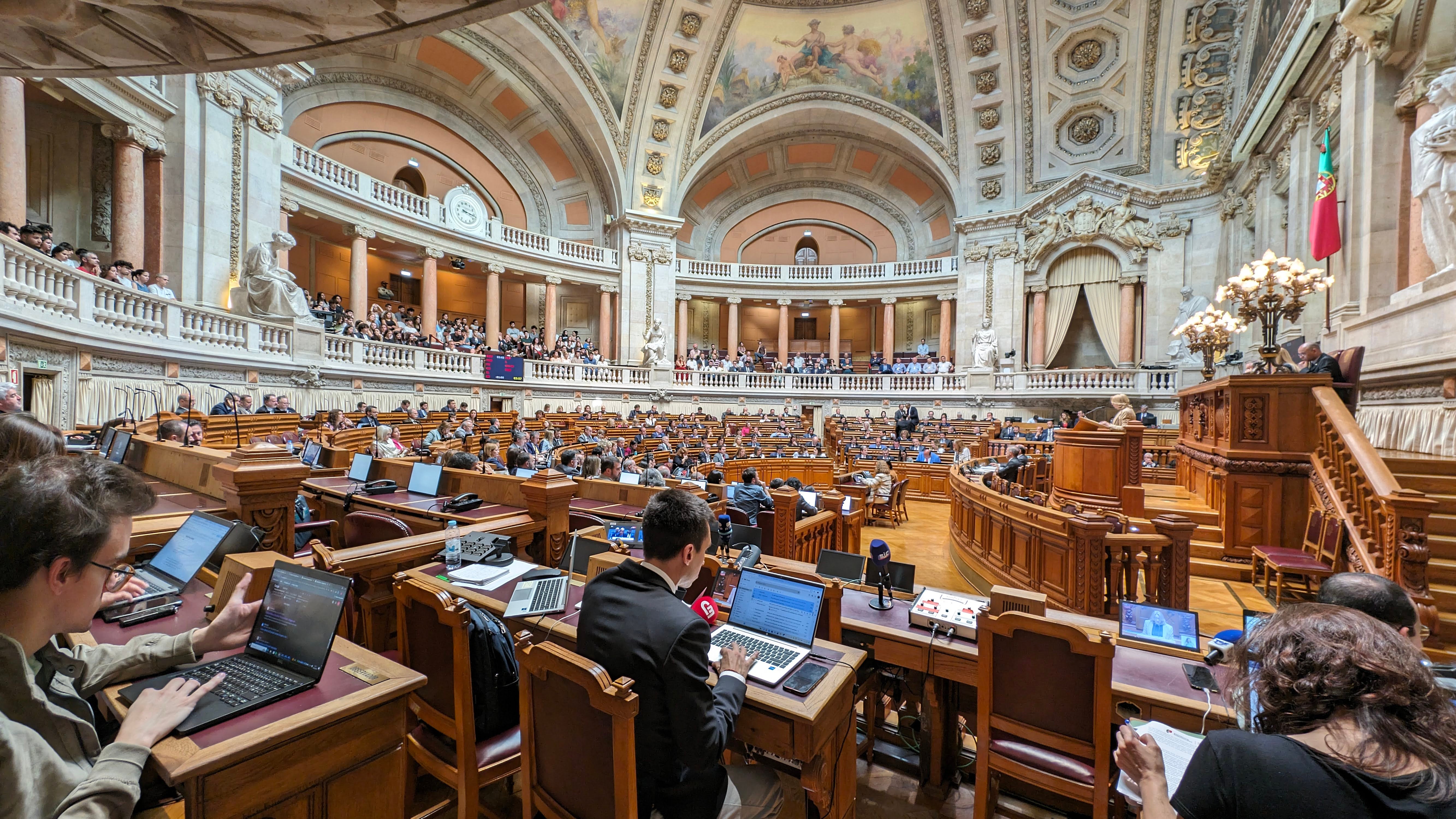 Parlamento elege membros para os conselhos superiores de Informações e Segurança Interna