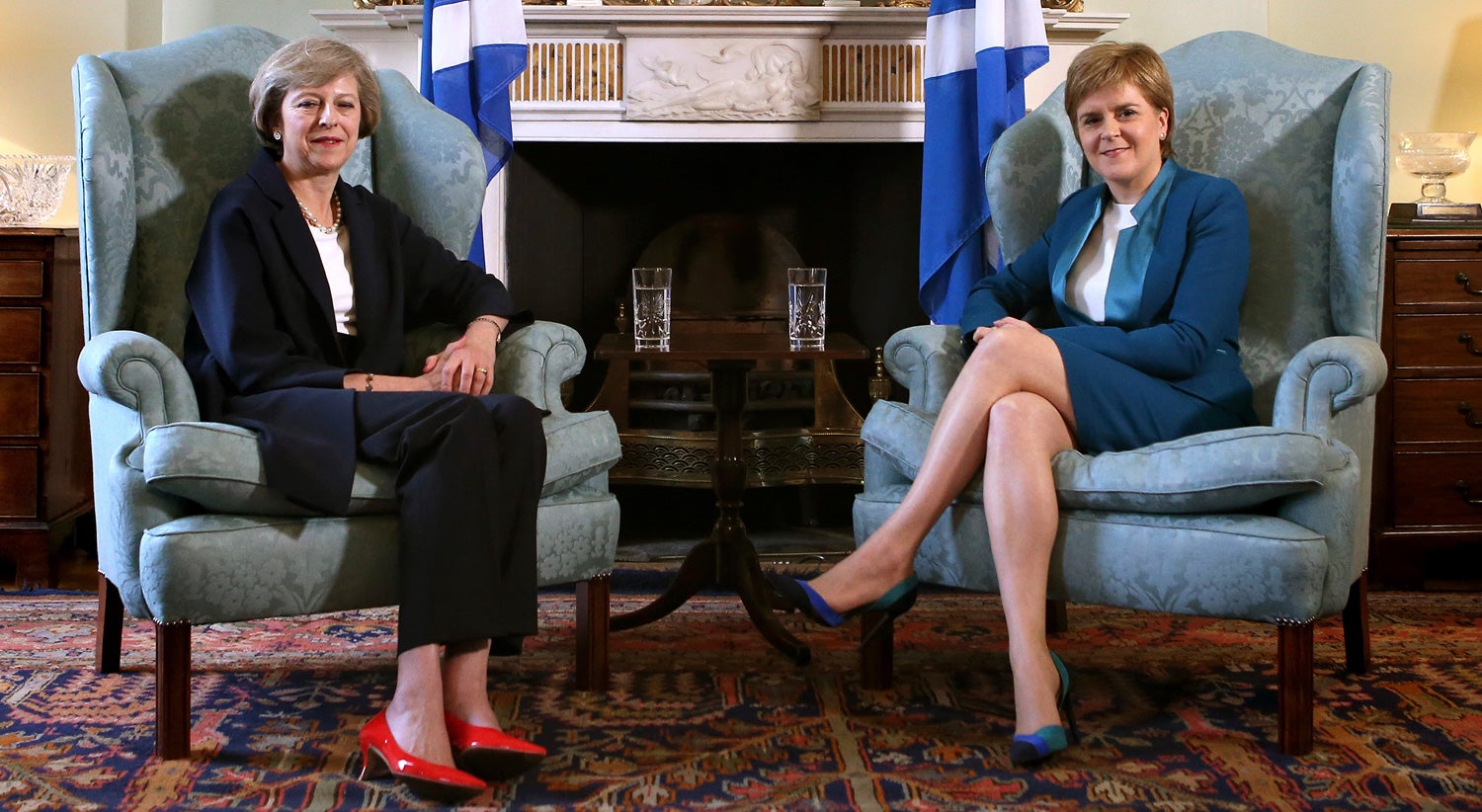 Theresa May e Nicola Sturgeon na Esc&oacute;cia em julho de 2016 Foto: Reuters