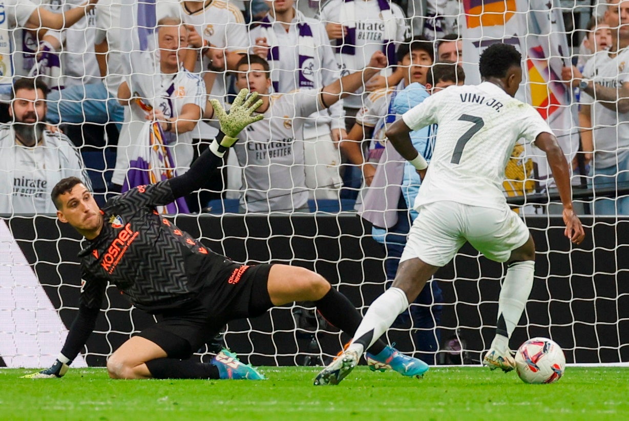 Real Madrid vence Osasuna com goleada e "hat-trick" de Vinicius Júnior