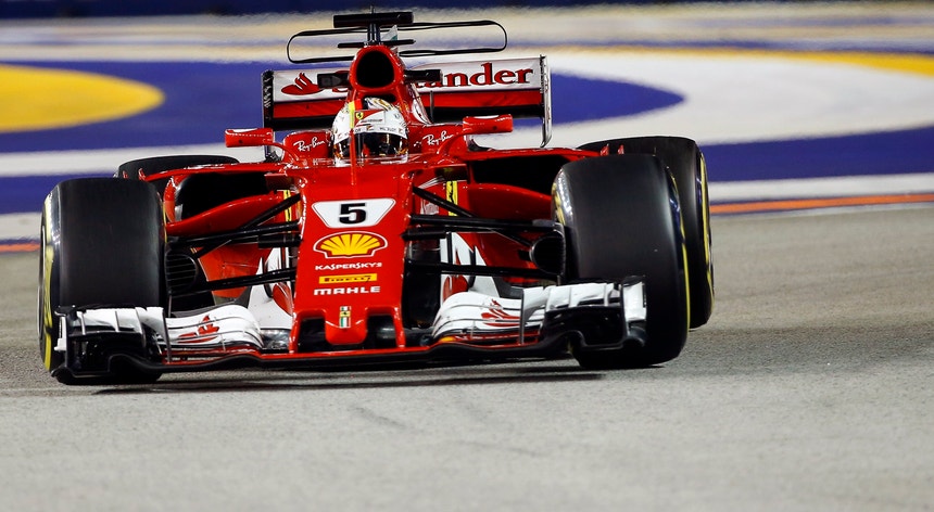 Vettel 49ª pole, a 4ª em Singapura
