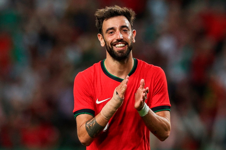 Bruno Fernandes num treino da seleção com apenas nove jogadores