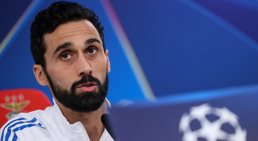 Arbeloa aponta Mbappé para a Luz