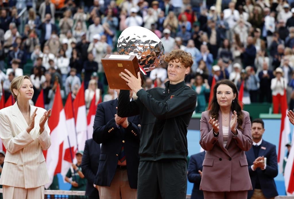 Sinner bate Alcaraz, conquista Masters 1.000 de Monte Carlo e liderança do ranking