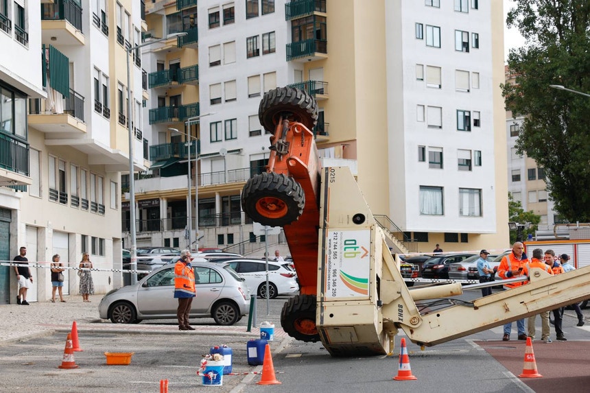 Imagem ilustrativa: Dois trabalhadores mortos em queda de grua em Belas