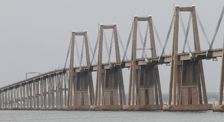 Especialistas insistem nas diferenças de construção das duas pontes e sublinham que a ponte General Rafael Urdaneta é mais segura do que a de Génova
