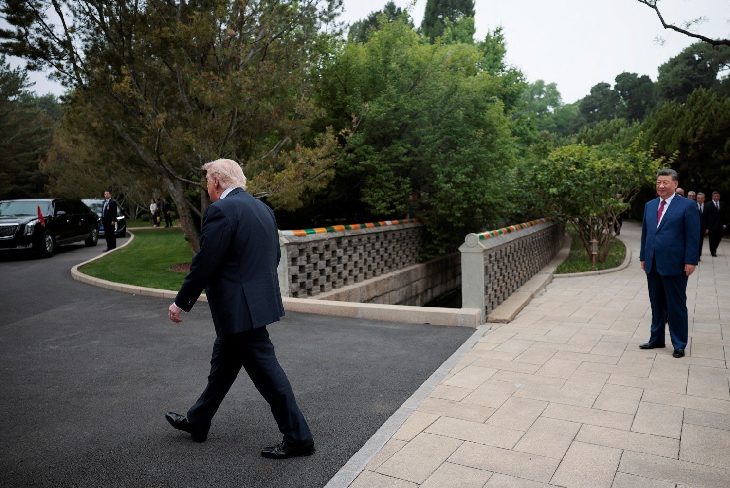 China pede cessar-fogo e reabertura de Ormuz durante cimeira com Trump