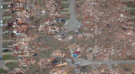 As autoridades de Moore, Oklahoma City, EUA, não sabem ainda quantas casas foram destruídas pelo tornado de grau EF5 de segunda feira 19 de maio de 2013 As autoridades de Moore, Oklahoma City, EUA, não sabem ainda quantas casas foram destruídas pelo tornado de grau EF5 de segunda feira 19 de maio de 2013