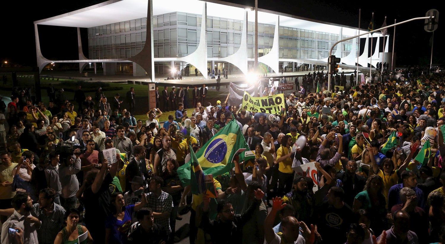 Protestos em Bras&iacute;lia frente ao Pal&aacute;cio do Planalto Foto: Reuters