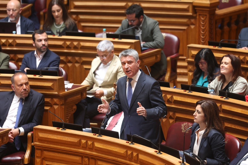 Imagem de Exames nacionais. Carneiro garante que não bloqueará "nenhuma comissão de inquérito"