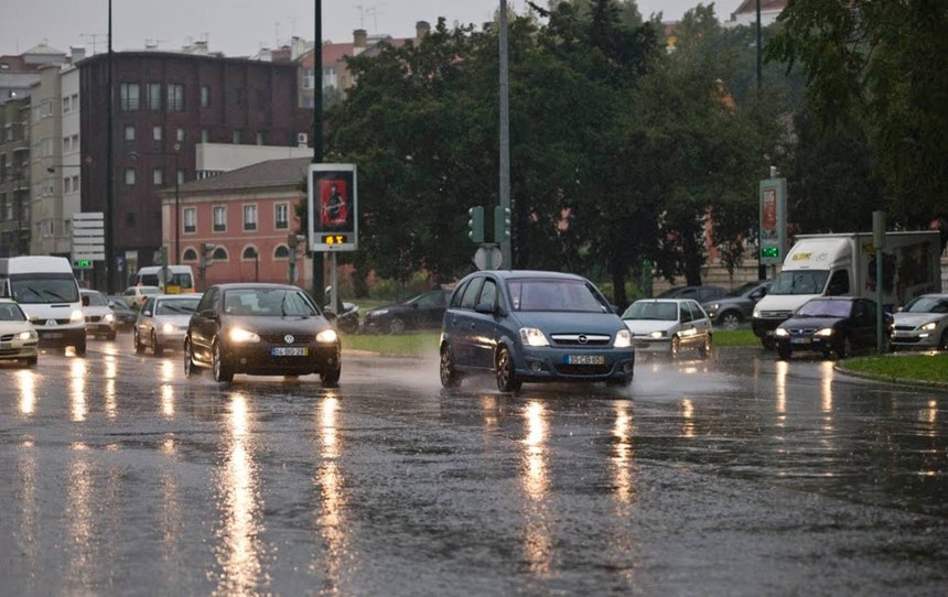IPMA coloca 14 distritos em aviso amarelo por risco de chuva e trovoada