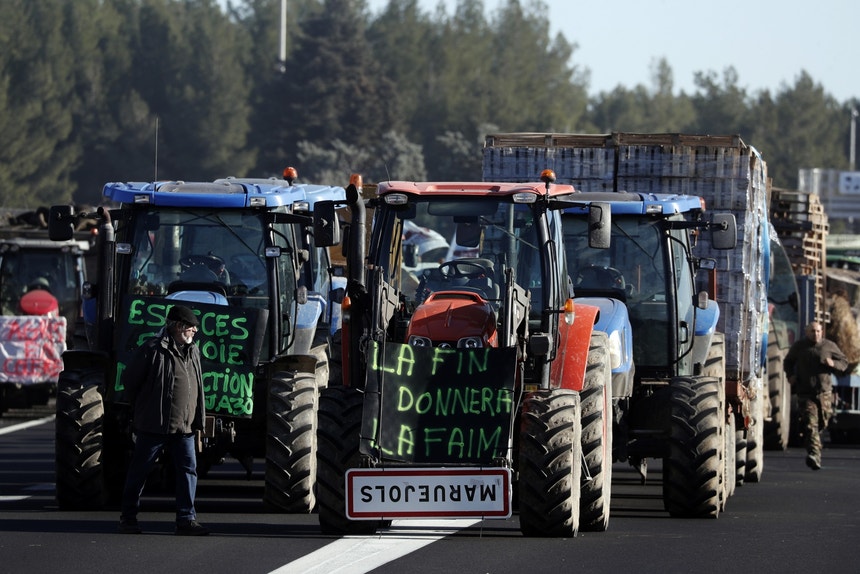 Os agricultores franceses podem paralisar Paris esta segunda-feira
