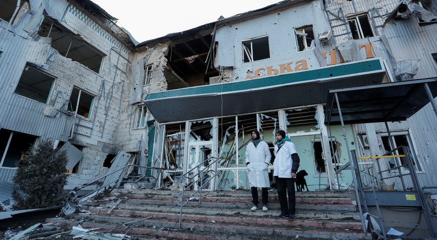 A Organização Mundial de Saúde confirmou 43 ataques a unidades de saúde na Ucrânia, nos quais 12 pessoas morreram e dezenas ficaram feridas.
