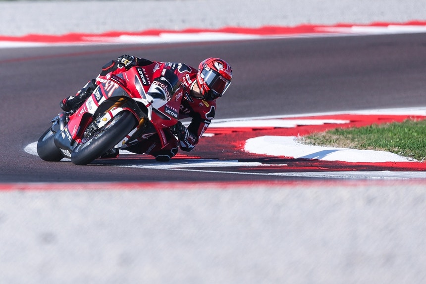 Imagem de Lecuona vence em Itália e adia título de Bulega nas Superbikes, Miguel Oliveira cai