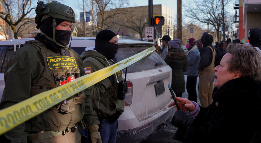 Imagem ilustrativa: "Uma milícia que mata". Italianos revoltados com papel do ICE na segurança dos