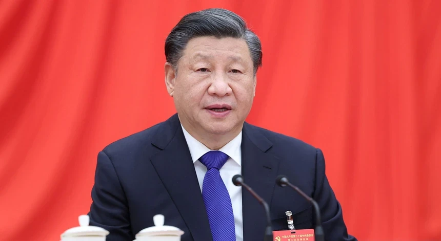 O líder chinês inicia por Paris uma visita à Europa
