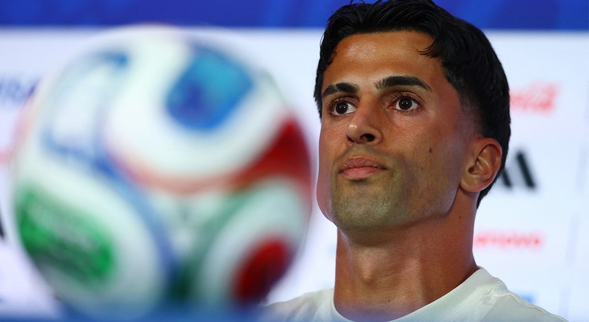 Portugal tem a "obrigação" de vencer o Uzbequistão, diz João Cancelo